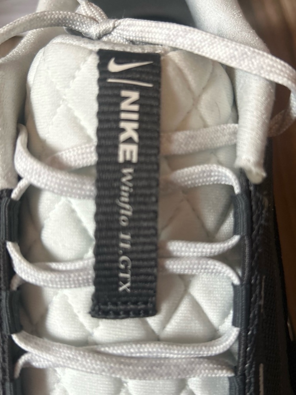 Nike White and Black Quilted Golf Shoes - Picture 6 of 8